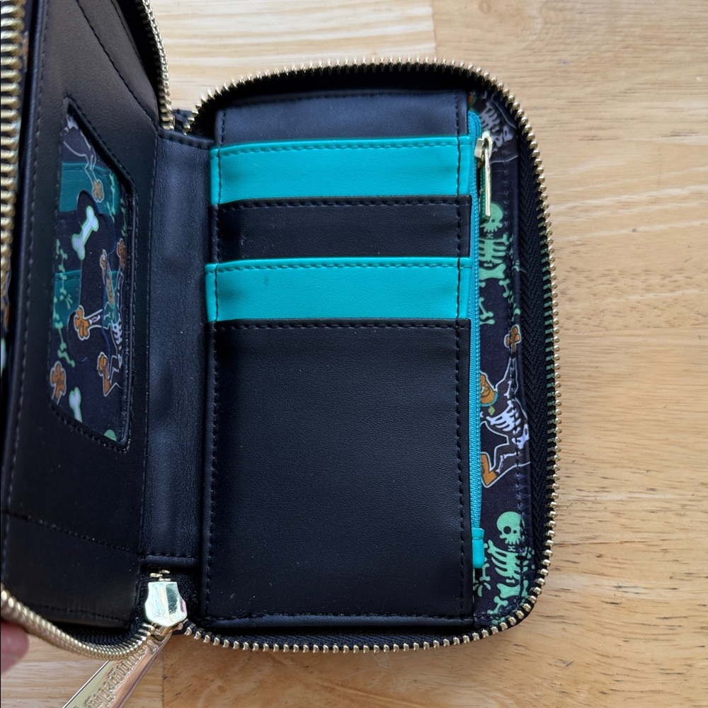 Loungefly Scooby-Doo Brown & Black Dog Wallet with Teal Accent - Picture 3 of 5